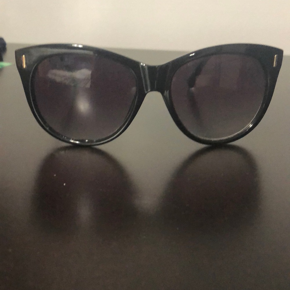 Black j crew sunglasses 😎